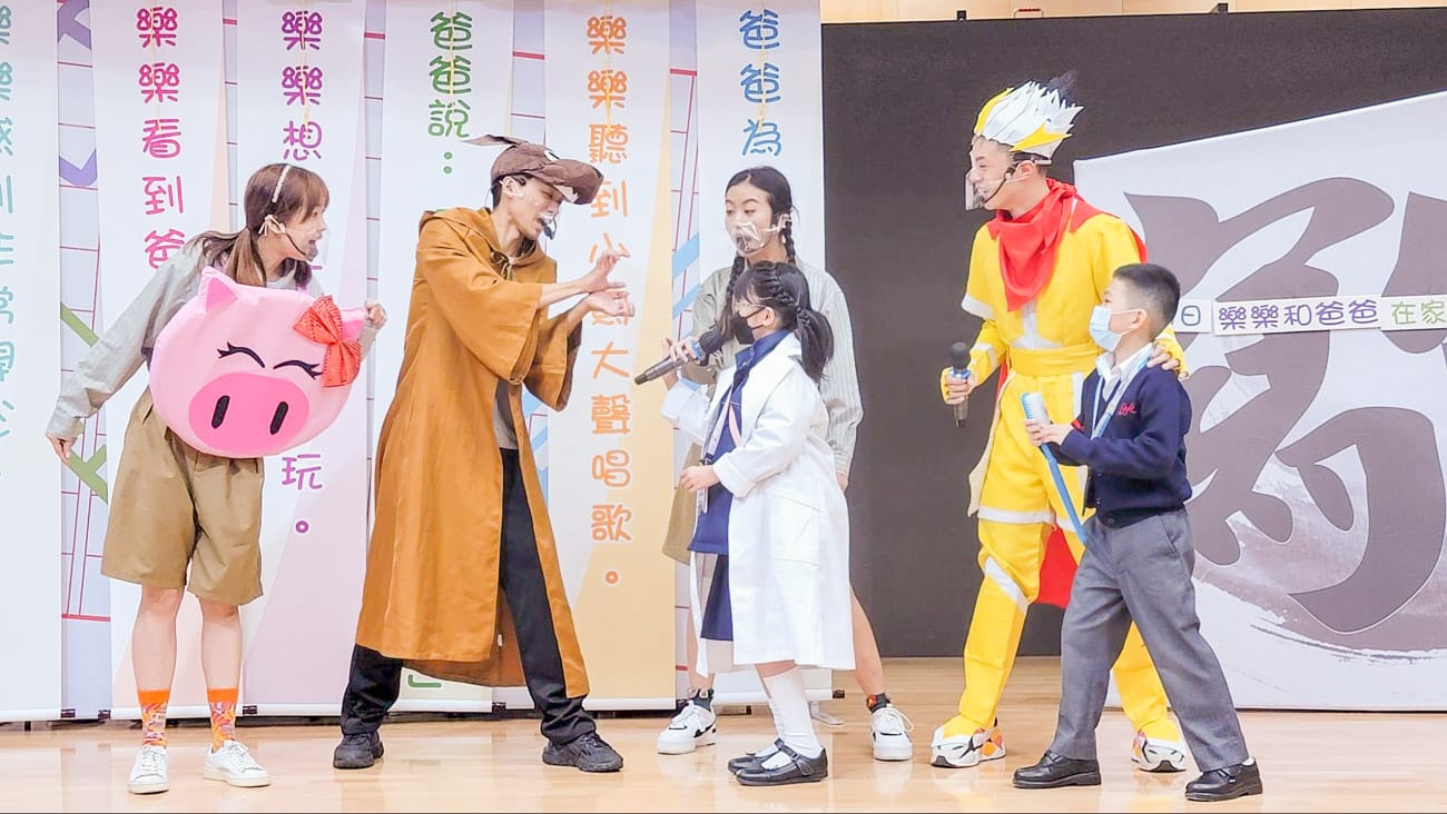 由語常會舉辦的巡迴音樂劇到校表演,讓學生以活潑生動的形式學習寫作技巧。